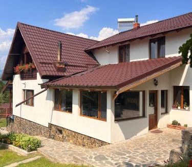 Bughea de Jos Villa | Pensiunea Poiana Luminoasă
