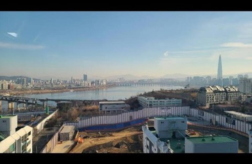 Samseong-dong Apartment | PENT Weleb 파노라마 한강롯데타워뷰 1.5룸 청담1MINWALK