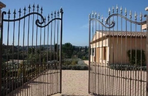 Saint-Paul-de-Vence Apartment | Penthouse. 4 pers. Private Solarium Terrace 105m2, pool 12 m by 6