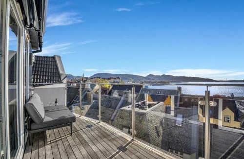 Sandviken Apartment | Penthouse Apartment