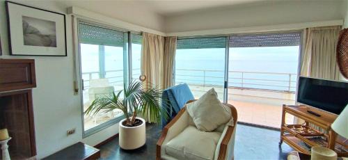 Punta del Este Apartment | Penthouse Céntrico con Vista al Mar, Parrilla Privada y Terraza Espaciosa