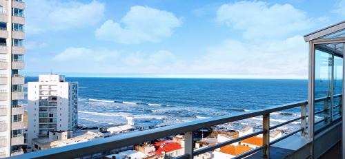Punta del Este Apartment | Penthouse Céntrico con Vista al Mar, Parrilla Privada y Terraza Espaciosa