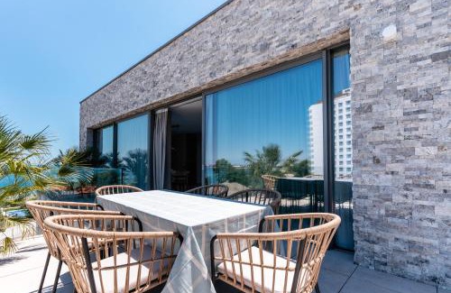 Eforie Nord Apartment | Penthouse Deosebit cu Vedere la Mare - Situat la etajul 4 în locația Amaris Aparthotel