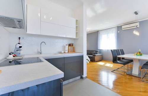 Nasice Apartment | Penthouse Laudato with jacuzzi and sea view