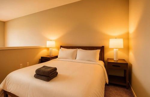 DeBaliviere Place Apartment | Penthouse Loft Forest Park View Free Parking
