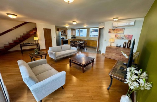 Panama City Condo | Penthouse Ocean view Balboa Ave prime location large 2 bed Panama City