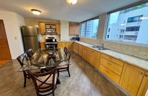 Panama City Condo | Penthouse Ocean view Balboa Ave prime location large 2 bed Panama City