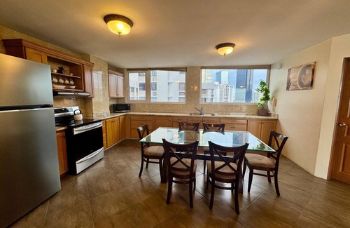 Panama City Condo | Penthouse Ocean view Balboa Ave prime location large 2 bed Panama City