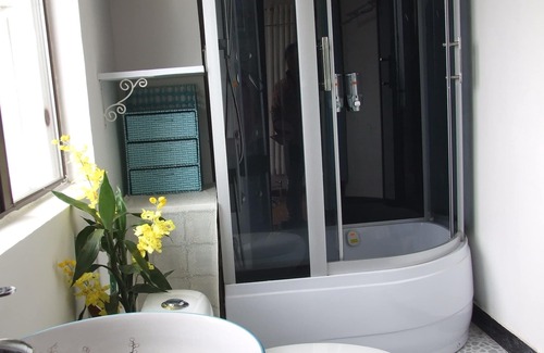 Xiangshan Apartment | Penthouse stunning Mt. view great location 4br