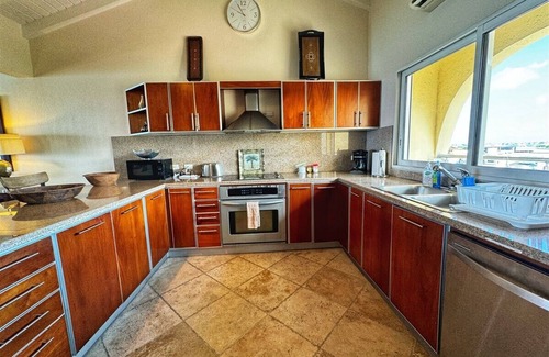 Simpson Bay Condo | Penthouse Suite La Siesta, beach and sunsets! Backup generator!