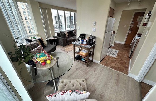 Downtown Vancouver Condo | Penthouse suite w/jacuzzi on Seawall w/views