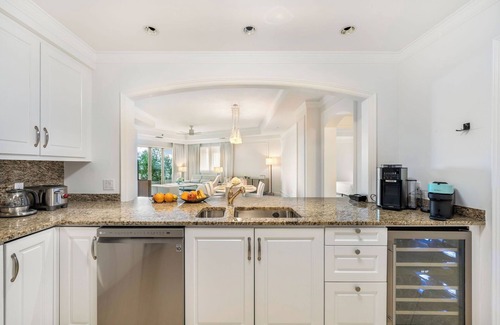 Seven Mile Beach Condo | Penthouse View Residence steps away from the Beach at The Ritz-Carlton
