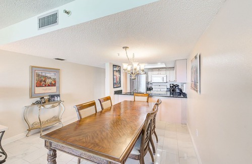 Redington Shores Condo | Penthouse View, Beachfront, Sleeps 10: 604