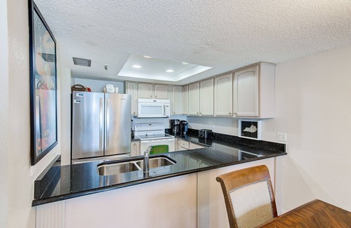 Redington Shores Condo | Penthouse View, Beachfront, Sleeps 10: 604