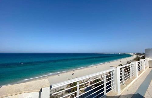 Hiboun Apartment | Penthouse waterfront apartment with terrace