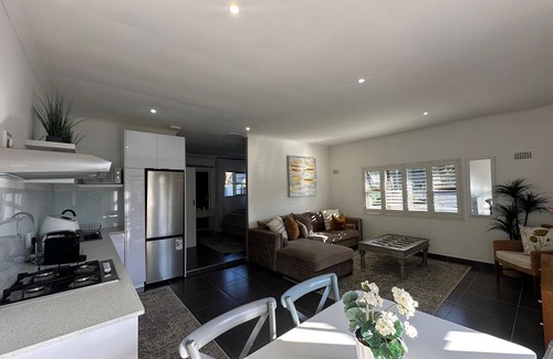 Lakeside Apartment | Peony - Self-catering Studio unit