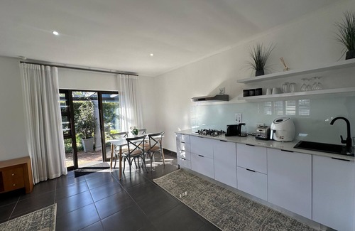Lakeside Apartment | Peony - Self-catering Studio unit