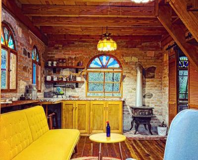 Arteaga Other | Pequeña cabaña mágica con chimenea interior