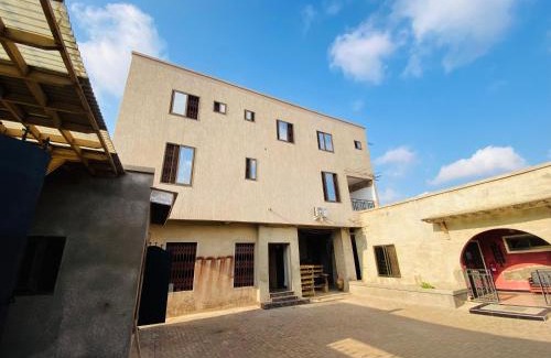 Ogbodjo Hotel | Peravic Lodge