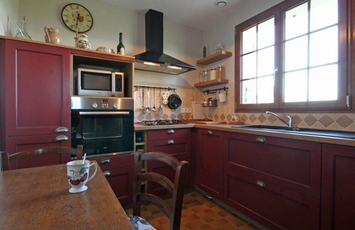 Remalard-en-Perche Cottage | Percheron house with garden, pets allowed, WiFi, fireplace, near shops