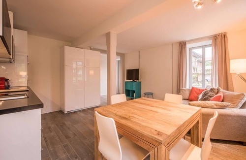 Matten bei Interlaken Apartment | Perfect Alpine Retreat, Charming Ground-Floor Apartment Dependance Ost