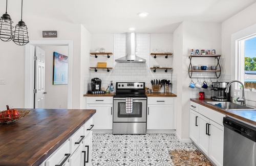 Near East Side House | Perfect Backyard ~1 Mile to Riverwalk & DT~ Arcade