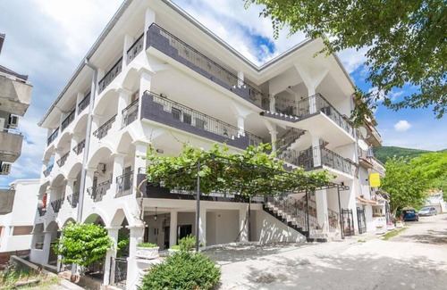 Prijevor Apartment | Perfect Budva Stay Near the Sea & Aqua Park - Comfort Triple Studio 1/1 1