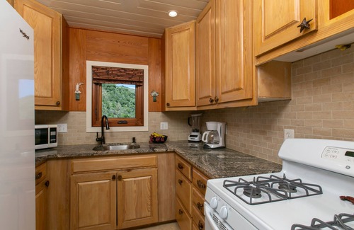 East End Cottage | Perfect Cottage for Honeymoons or Couples' Trips! Amazing Pool & Stunning Views