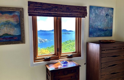 East End Cottage | Perfect Cottage for Honeymoons or Couples' Trips! Amazing Pool & Stunning Views
