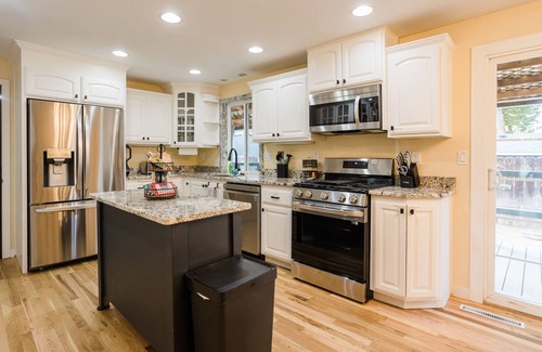 Medford House | Perfect for Large Families or Work Teams. Coffee Bar-Gas FP-Cornhole-Firepit
