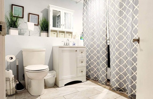 Braintree House | Perfect for long or short term stays near Boston & Cape in a great neighborhood!