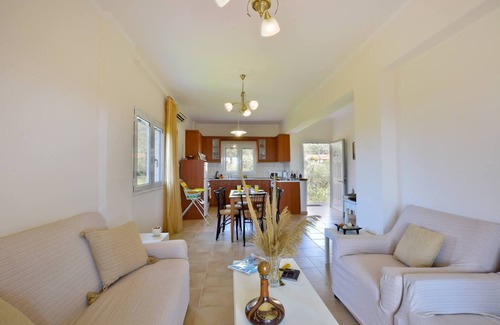 Agios Matthaios Apartment | Perfect for peace seekers! Holiday home close to the beach | Prassoudi, Corfu
