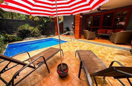 Dominical House | Perfect Location! Beach & Market 100m Away