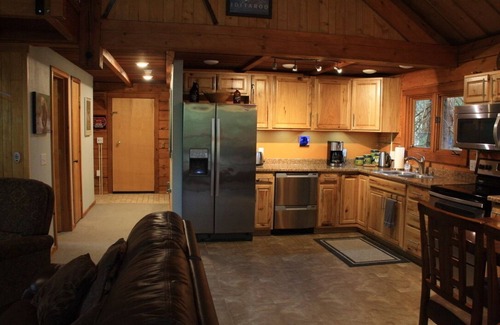 Alyeska Cabin | Perfect Location! Cozy And Quiet Log Cabin; Walking Distance To Ski Lifts!