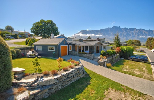 Frankton House | Perfect Location. Cute as holiday home in the heart of old Frankton.