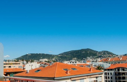 Jean-Medecin Apartment | Perfect location in Carre d’Or, with terraces in two directions.