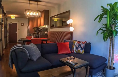 Mount Pleasant Condo | Perfect location/private patio/rooftops AMAZING VIEWS!/gym/courtyard