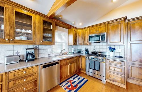 Gleneden Beach House | Perfect oceanfront beach getaway with amazing views - walk to the beach