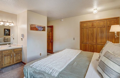 Summit Cove Condo | Perfect ski/ snowboard getaway 3 minutes to Keystone 15 to Breck