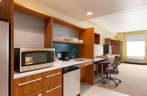 Newtonville Hotel | Perfect Spot for Unwinding! Indoor Pool, Pet-Friendly Property, Free Breakfast!