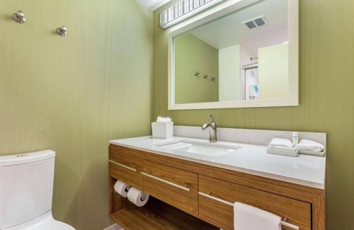 Newtonville Hotel | Perfect Spot for Unwinding! Indoor Pool, Pet-Friendly Property, Free Breakfast!