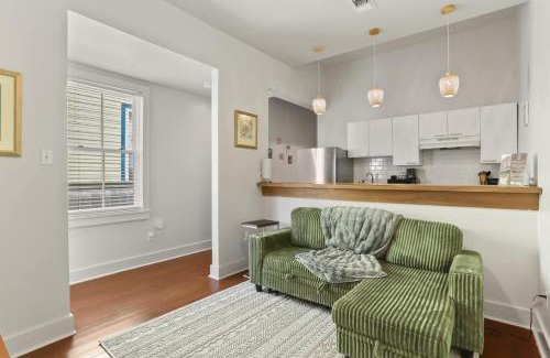 Faubourg Delachaise House | Perfectly Located 1 Bedroom I Uptown - Magazine St