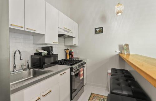 Faubourg Delachaise House | Perfectly Located 1 Bedroom I Uptown - Magazine St