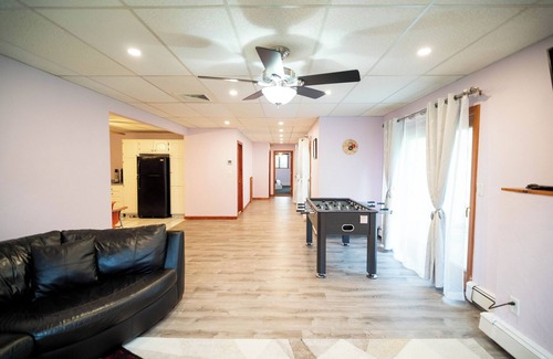 Westwood Apartment | Perfectly Located & Comfy Suite - Fall's Best !