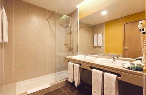 Praia Hotel | Pestana Trópico - Ocean & City Hotel