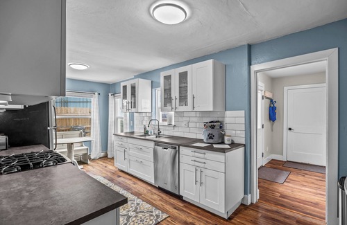 Montrose House | Pet & Family Friendly Downtown Montrose-20 Minutes to Black Canyon National Park