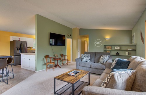 Cascade House | Pet Friendly Cabin in the Mountains Sleeps 16
