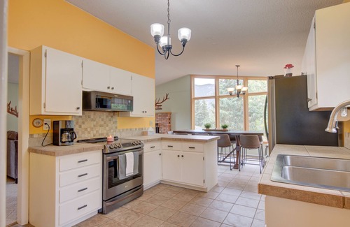 Cascade House | Pet Friendly Cabin in the Mountains Sleeps 16