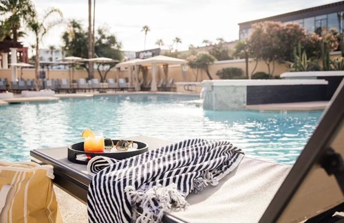 Downtown Resort | Pet Friendly 2 Queen Stay! Sunset Views, Relaxing Pool | Steps from Golf Course!