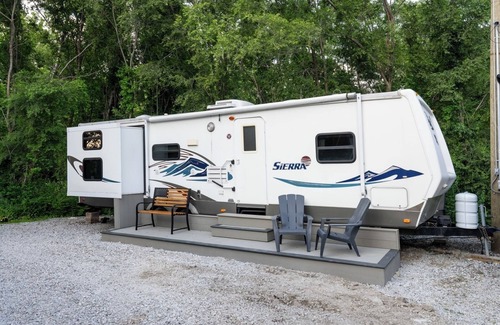 Miller Beach Cottage | Pet-friendly 2BR Camper With Fire Pit & Grill